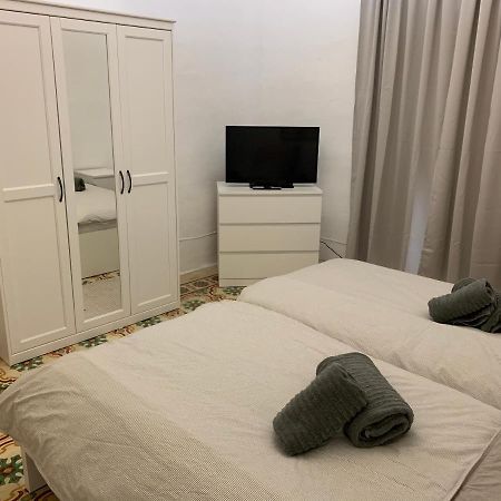 2 Bedroom Apartment In The Centre Of バレッタ エクステリア 写真