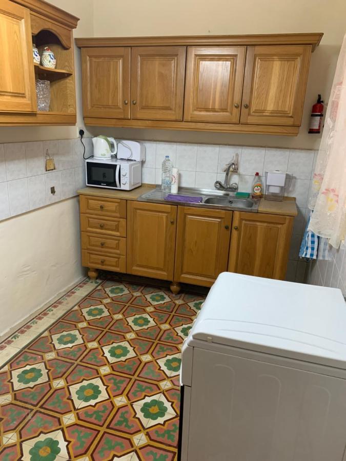 2 Bedroom Apartment In The Centre Of バレッタ エクステリア 写真