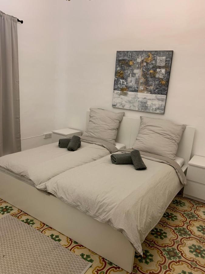 2 Bedroom Apartment In The Centre Of バレッタ エクステリア 写真