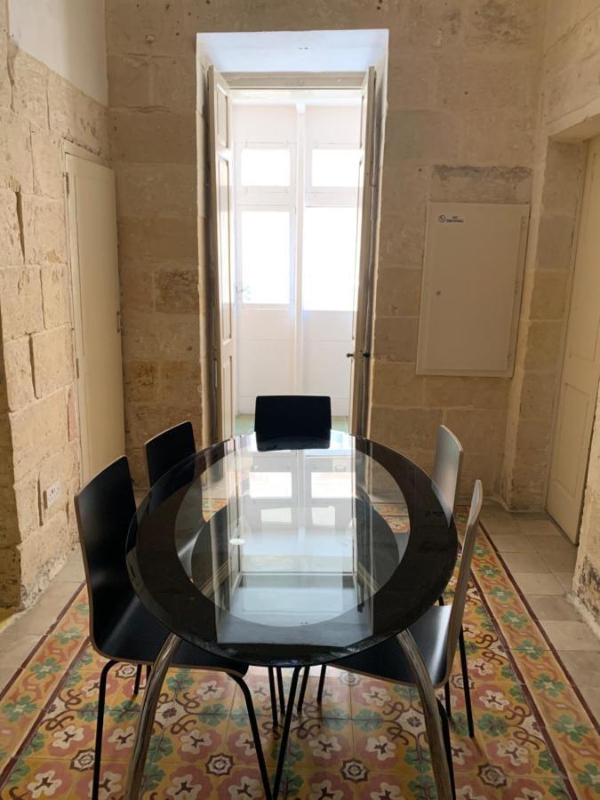 2 Bedroom Apartment In The Centre Of バレッタ エクステリア 写真