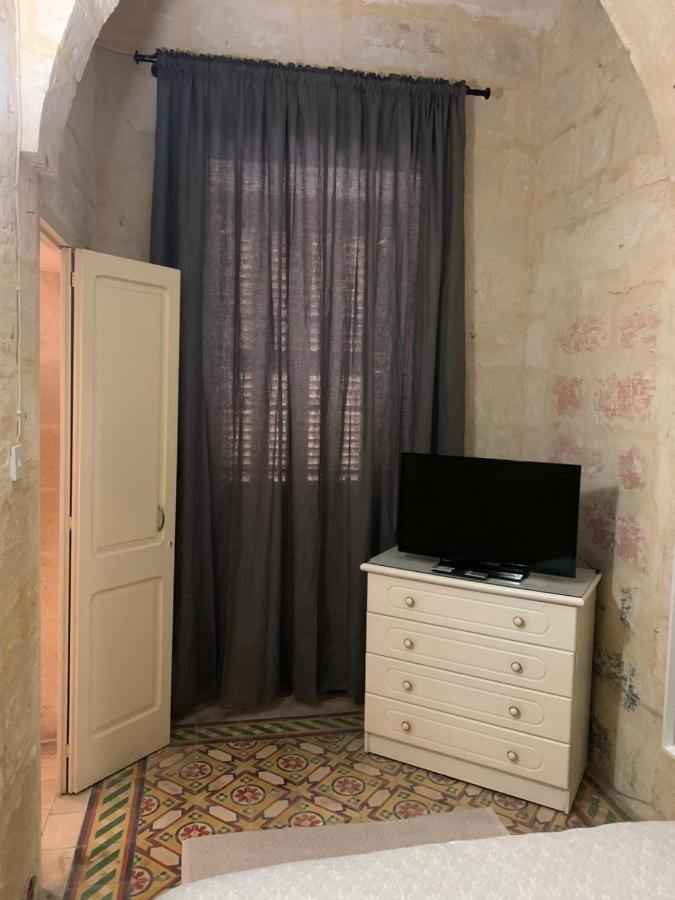 2 Bedroom Apartment In The Centre Of バレッタ エクステリア 写真