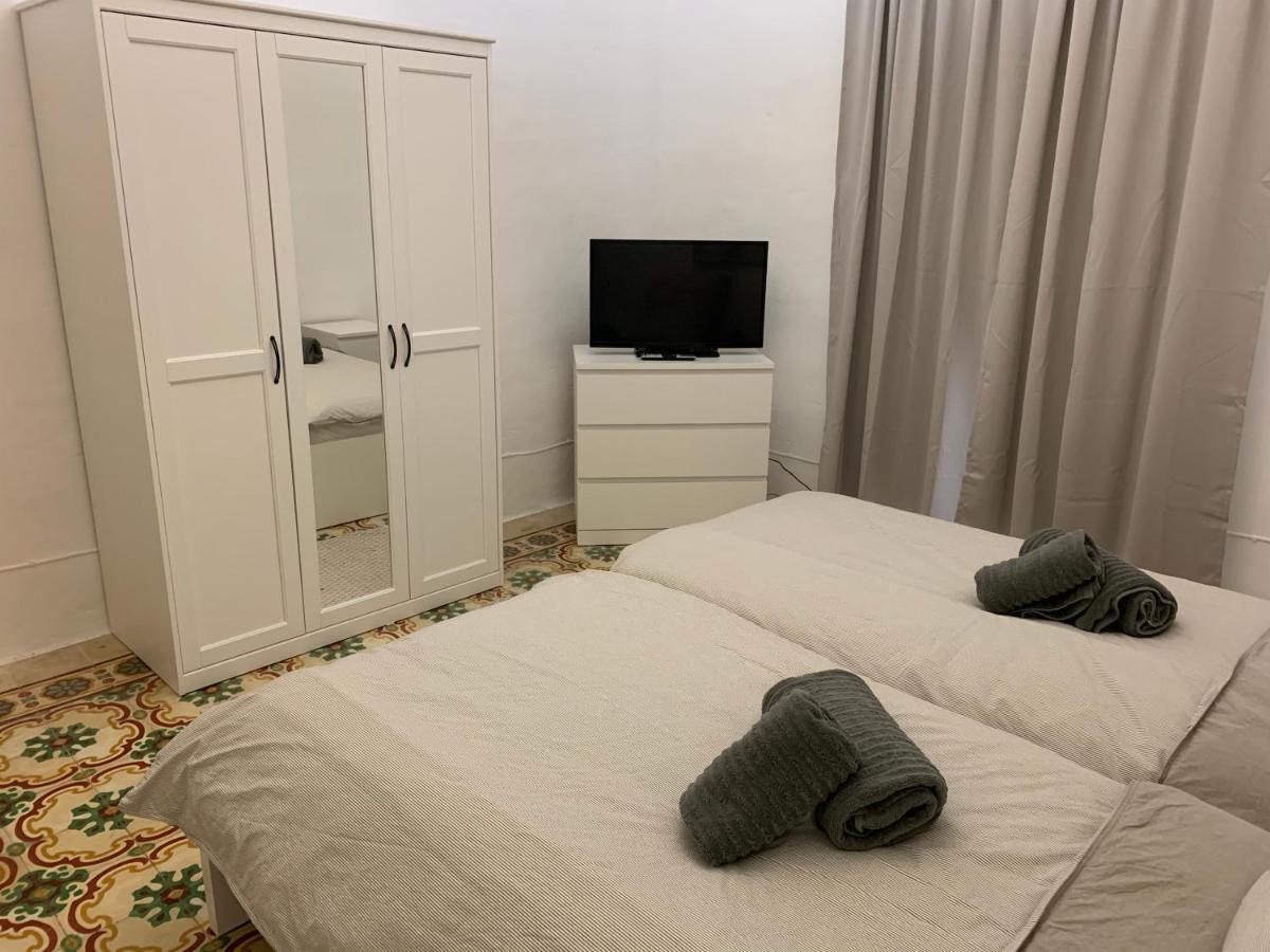 2 Bedroom Apartment In The Centre Of バレッタ エクステリア 写真
