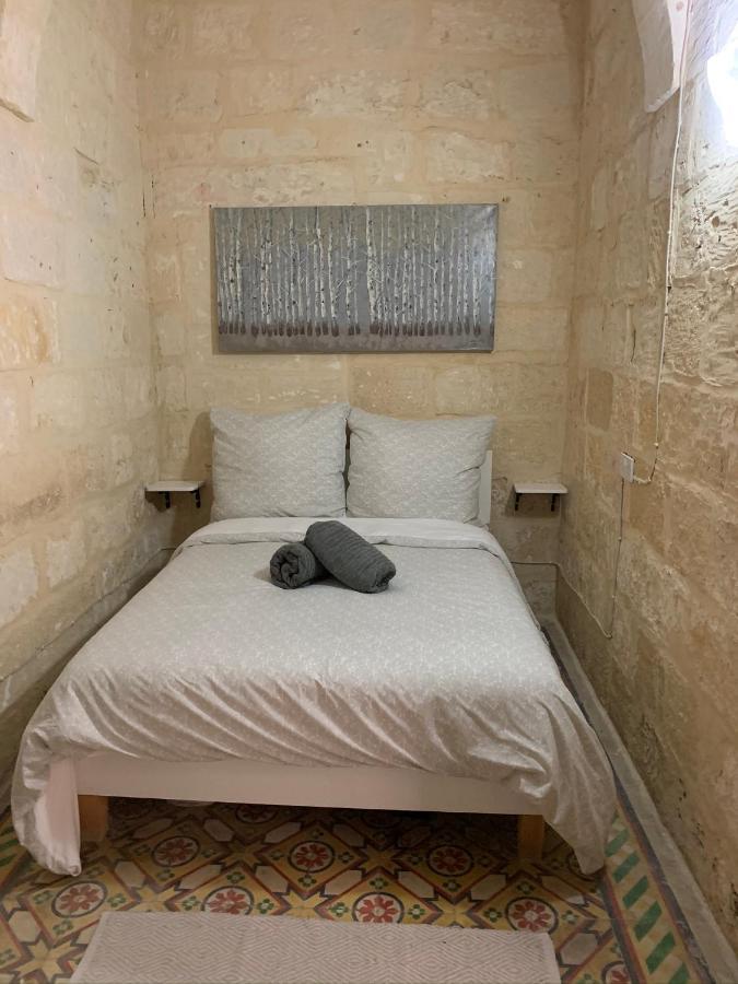 2 Bedroom Apartment In The Centre Of バレッタ エクステリア 写真
